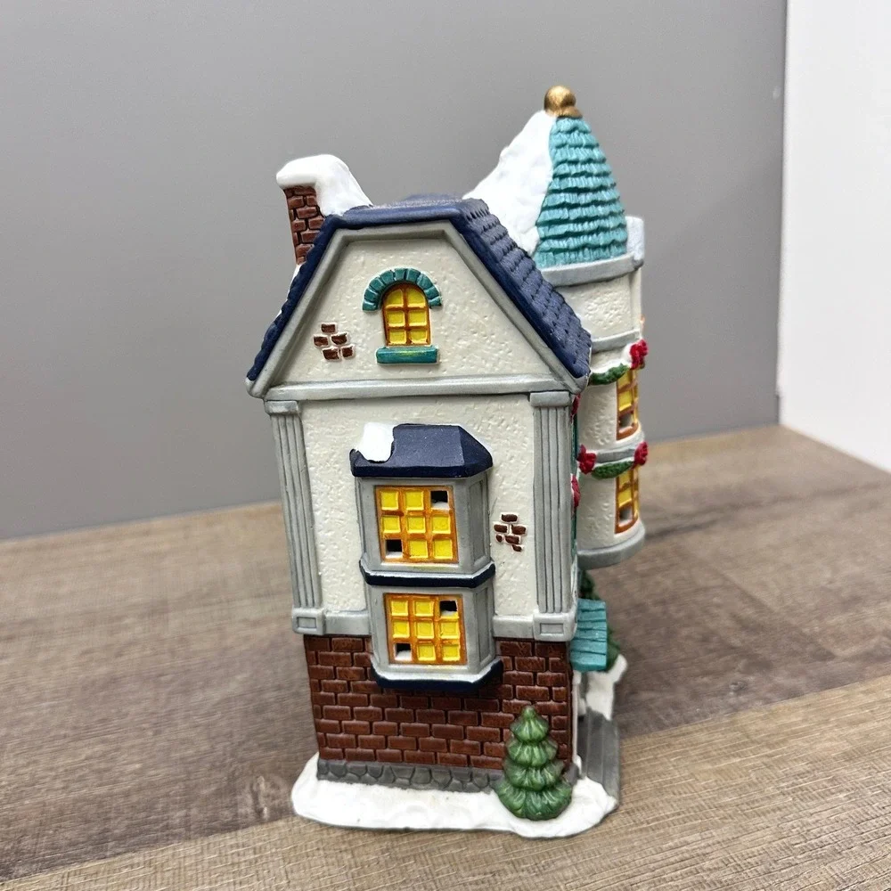 Winter Valley Cottages Porcelain Lighted House Bank Christmas Village